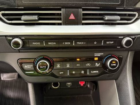 Used 2022 Kia Niro LX FWD image 11