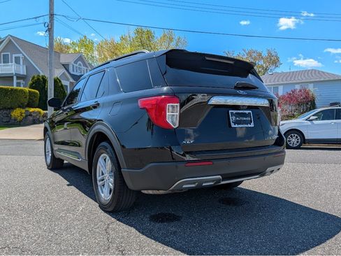 Used 2021 Ford Explorer XLT w/ Equipment Group 202A AWD/4WD image 8