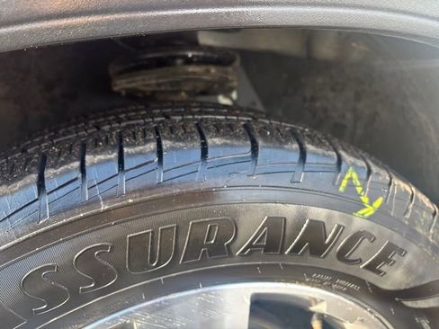 Used 2010 GMC Acadia SLT image 28