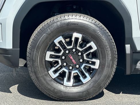 Used 2026 GMC Sierra EV Elevation image 33