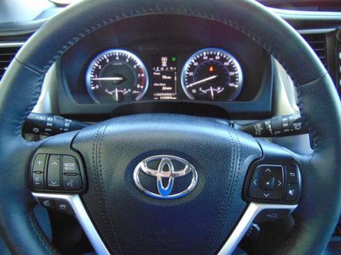 Used 2016 Toyota Highlander Limited Platinum AWD/4WD image 11