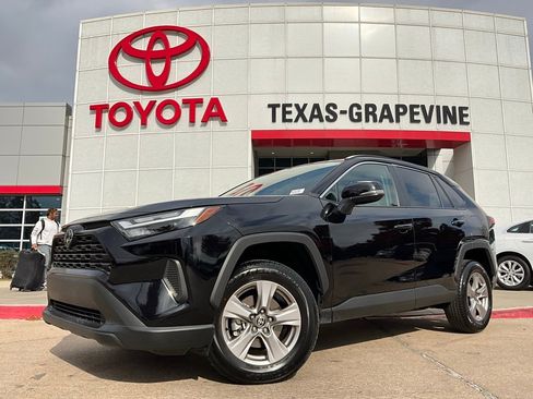 Used 2025 Toyota RAV4 XLE image 2