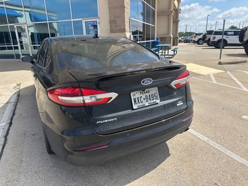 Used 2020 Ford Fusion SE w/ Equipment Group 151A FWD image 8