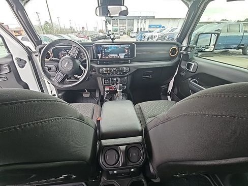 Used 2024 Jeep Gladiator Mojave w/ Safety Group image 14