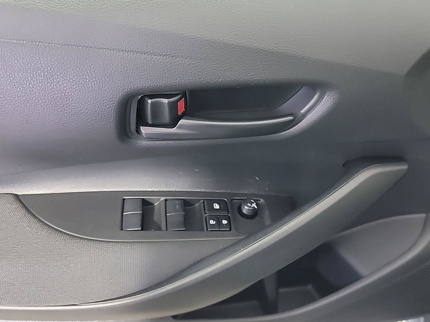 Used 2026 Toyota Corolla LE FWD image 32