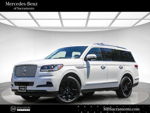 Used 2023 Lincoln Navigator Reserve AWD/4WD image 1