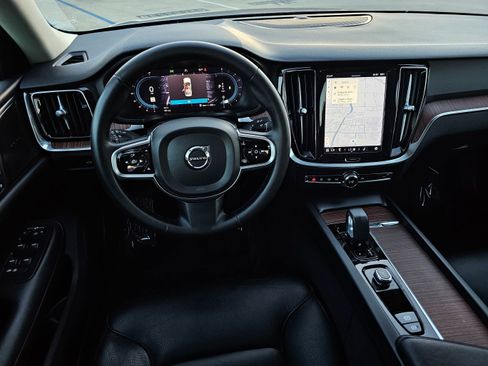 Used 2024 Volvo S60 B5 Plus image 19