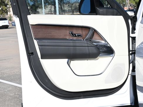 Used 2024 Land Rover Range Rover SE image 16