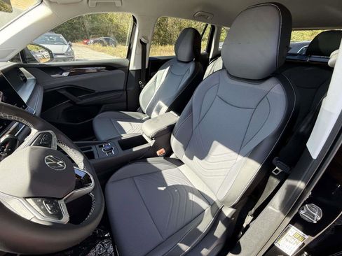 New 2026 Volkswagen Tiguan SE image 18