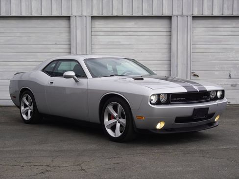 Used 2009 Dodge Challenger SRT8 RWD image 7