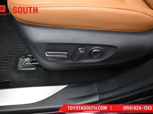 Used 2023 Toyota Highlander Platinum AWD/4WD image 25
