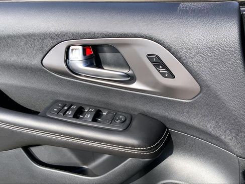 New 2026 Chrysler Pacifica Select image 17