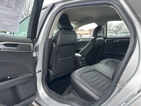 Used 2016 Ford Fusion SE w/ Equipment Group 202A image 17