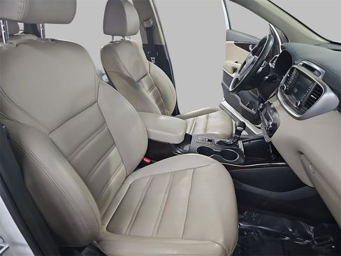 Used 2019 Kia Sorento EX image 13