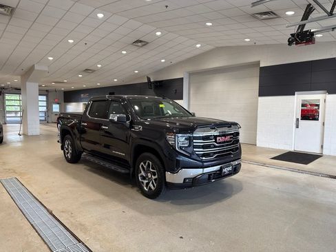 Used 2025 GMC Sierra 1500 SLT AWD/4WD image 1