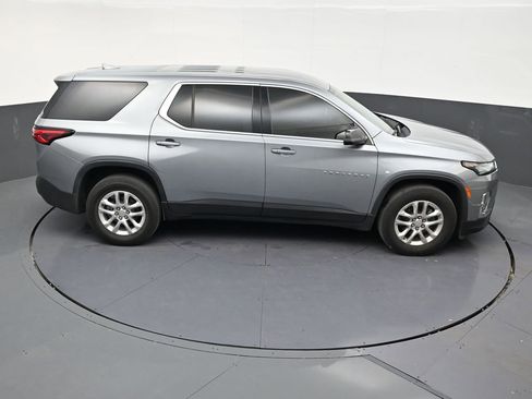 Used 2023 Chevrolet Traverse LS FWD image 17