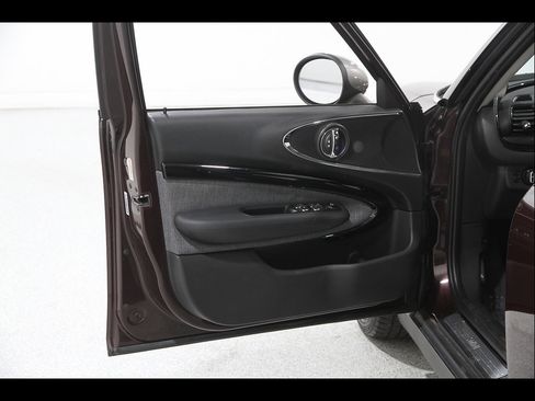 Used 2016 MINI Cooper Clubman FWD image 4
