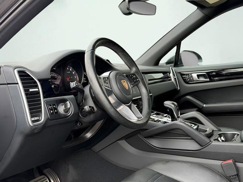 Used 2019 Porsche Cayenne S image 2