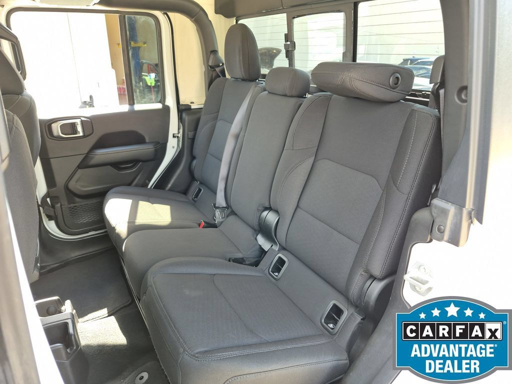 Used 2023 Jeep Gladiator Overland AWD/4WD image 27