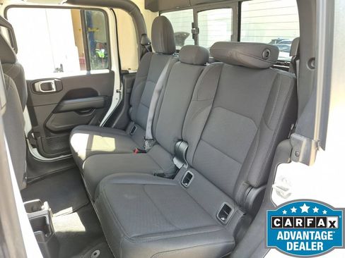 Used 2023 Jeep Gladiator Overland AWD/4WD image 27