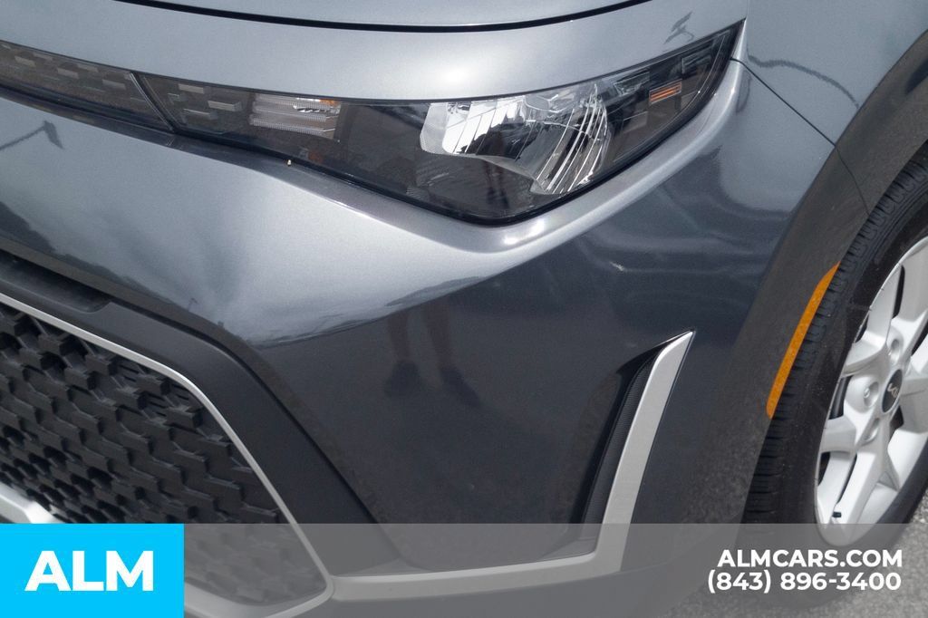 Used 2025 Kia Soul LX w/ LX Technology Package FWD image 11