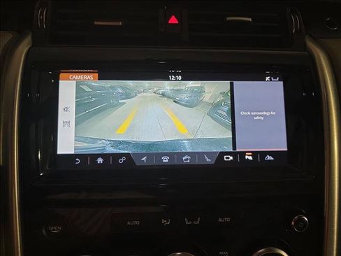 Used 2018 Land Rover Discovery HSE AWD/4WD image 26