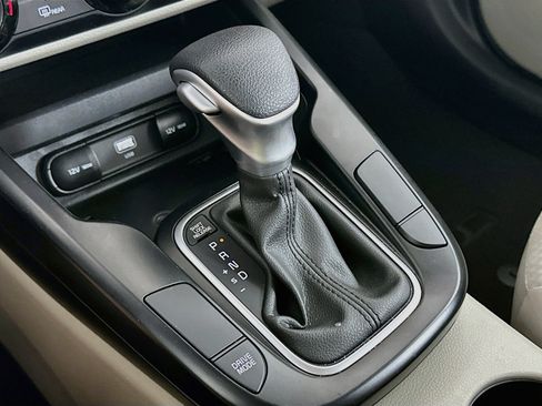 Used 2025 Kia Soul LX w/ LX Technology Package FWD image 24
