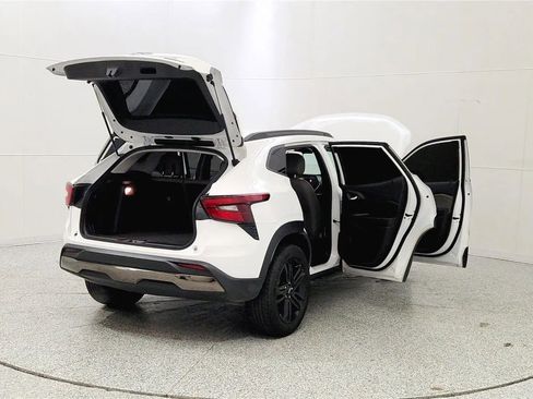 Used 2025 Chevrolet Trax ACTIV w/ Sunroof Package image 12