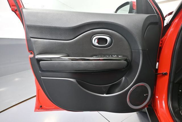 Used 2014 Kia Soul + w/ Primo Package FWD image 13