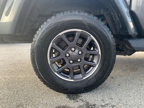 Used 2020 Jeep Gladiator Overland AWD/4WD image 26