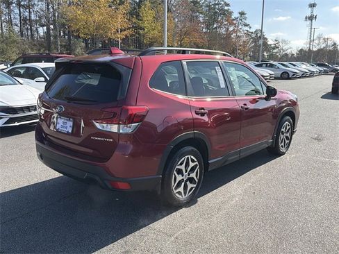 Used 2021 Subaru Forester Premium image 7