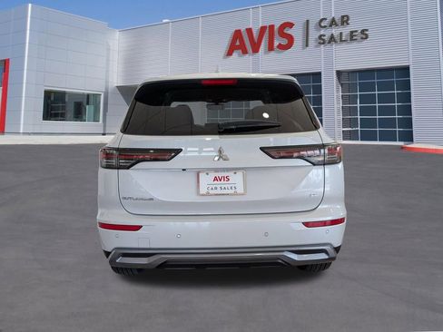 Used 2025 Mitsubishi Outlander SE FWD image 6