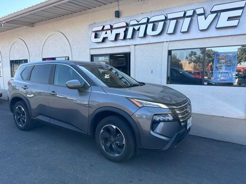 Used 2025 Nissan Rogue SV FWD image 1