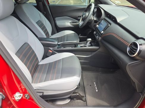 Used 2023 Nissan Kicks SR w/ SR Premium Package FWD image 26