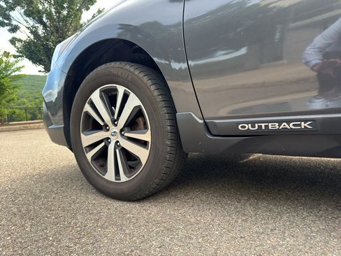 Used 2019 Subaru Outback 2.5i Limited AWD/4WD image 4