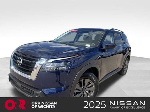 Used 2025 Nissan Pathfinder SV FWD image 1