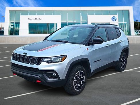 Used 2025 Jeep Compass Trailhawk AWD/4WD image 1