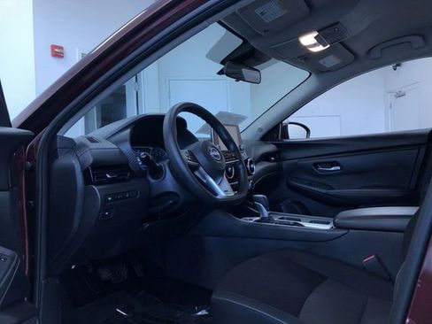 Used 2025 Nissan Sentra SV FWD image 11
