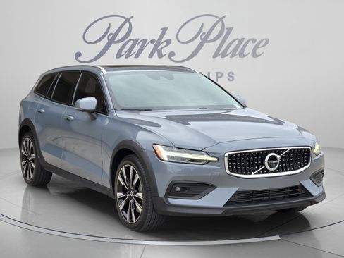 Used 2022 Volvo V60 T5 Cross Country w/ Advanced Package AWD/4WD image 8