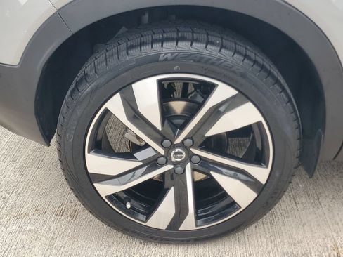 Certified 2023 Volvo XC40 B5 Plus w/ Driver Assist Package AWD/4WD image 7