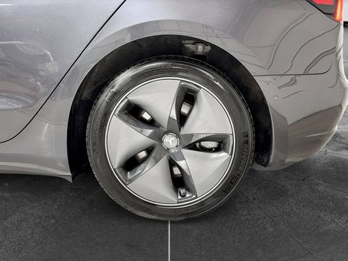 Used 2018 Tesla Model 3 Long Range RWD image 32
