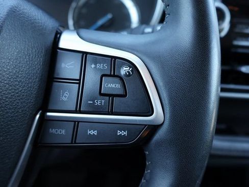 Used 2022 Toyota Highlander Platinum AWD/4WD image 17