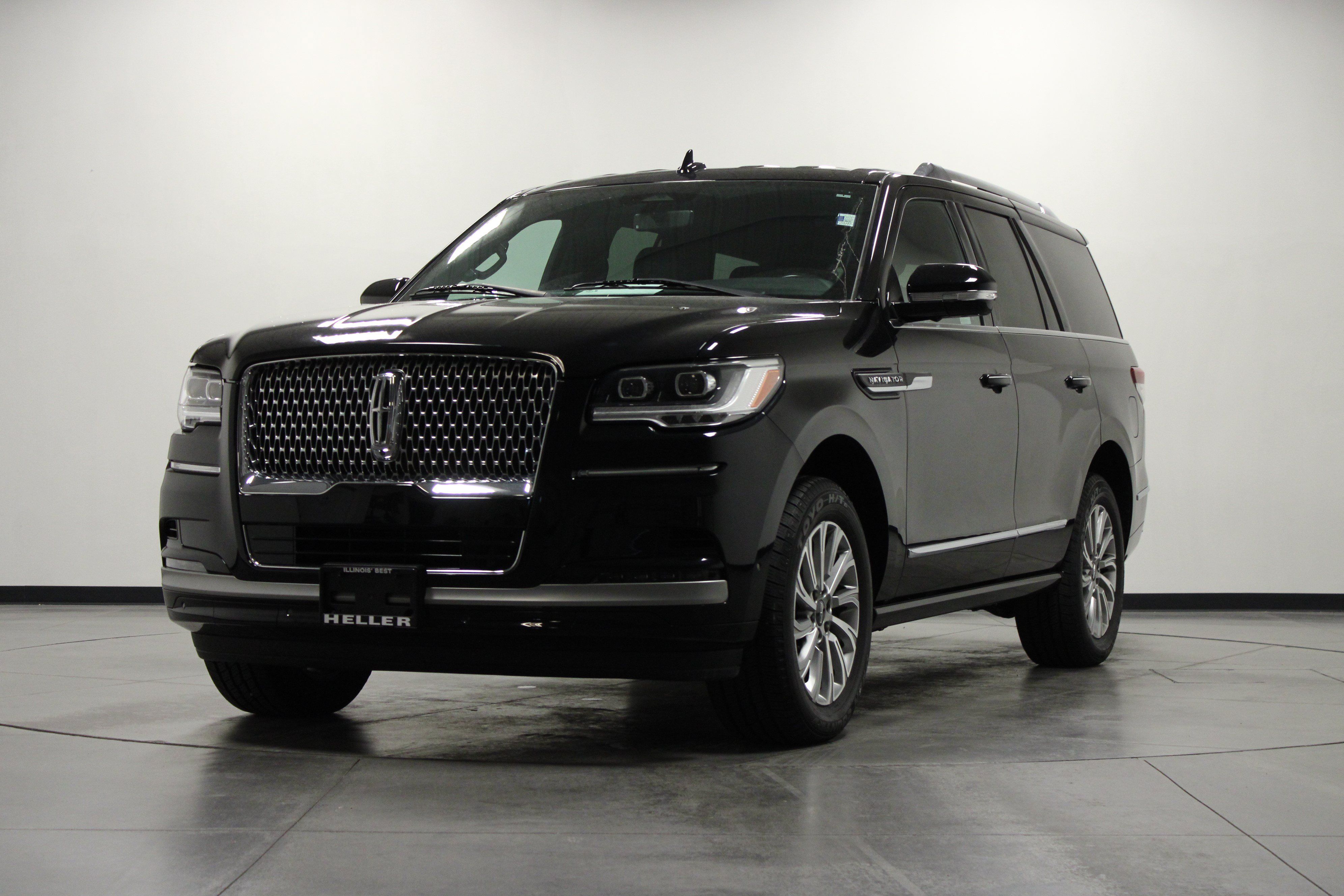 Used 2023 Lincoln Navigator 2WD image 8