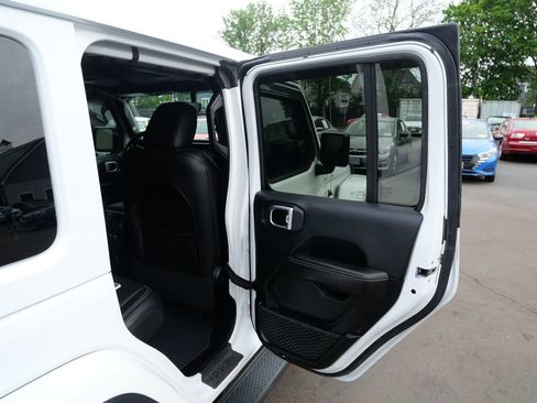 Used 2019 Jeep Wrangler Unlimited Sahara AWD/4WD image 32
