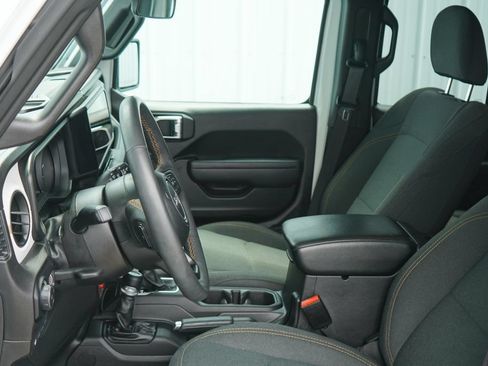 Used 2024 Jeep Wrangler Unlimited AWD/4WD image 12