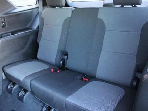 Used 2022 Chevrolet Traverse LT image 40