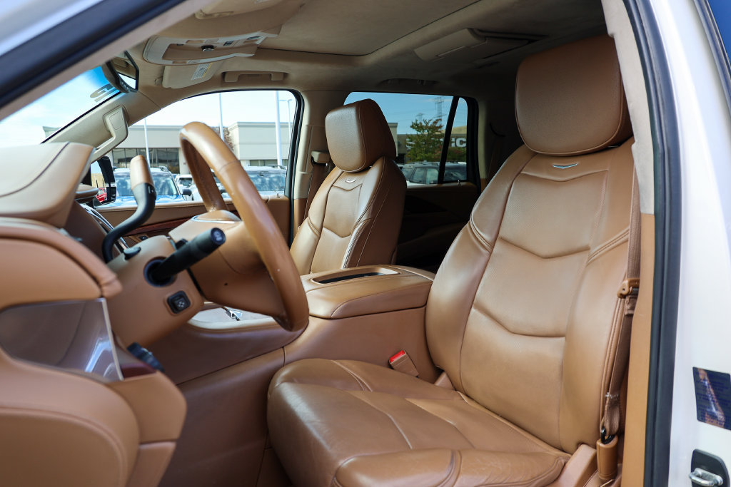Used 2015 Cadillac Escalade Platinum AWD/4WD image 32
