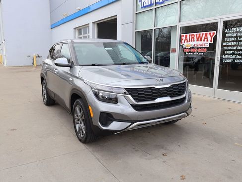 Used 2021 Kia Seltos LX image 2