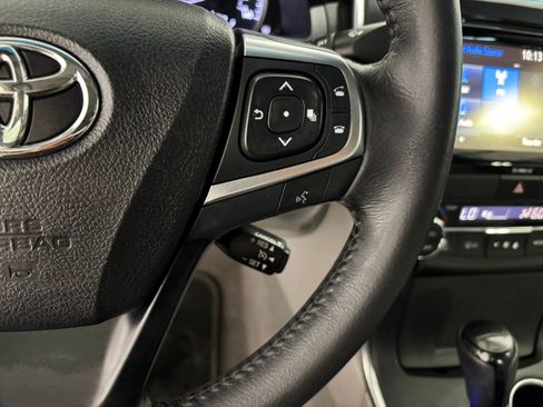 Used 2016 Toyota Camry image 22