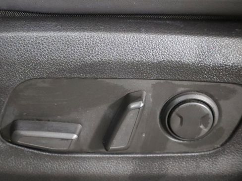 Used 2022 Kia Carnival LX FWD image 24